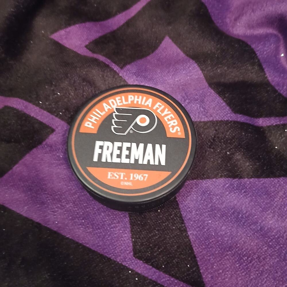 PHILADELPHIA FLYERS Official NHL Game Puck